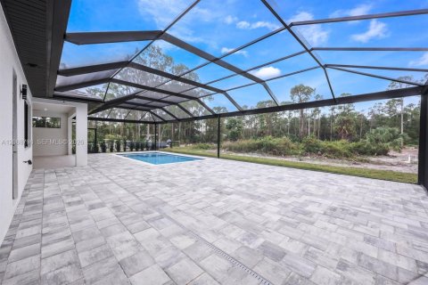 House in Naples, Florida 8 bedrooms, 458.57 sq.m. № 2302011 - photo 11