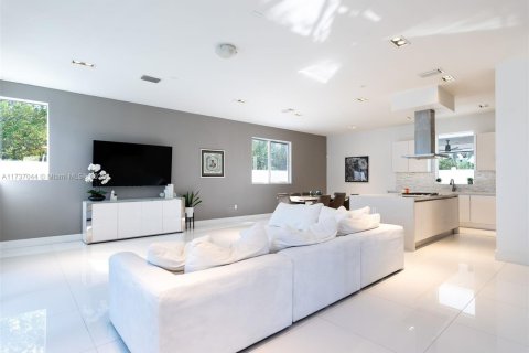 Купить виллу или дом в Дорал, Флорида 6 спален, 452.81м2, № 1958609 - фото 8