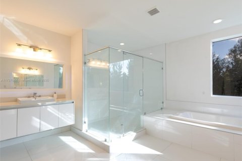 Купить виллу или дом в Дорал, Флорида 6 спален, 452.81м2, № 1958609 - фото 17