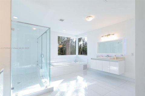 Купить виллу или дом в Дорал, Флорида 6 спален, 452.81м2, № 1958609 - фото 16