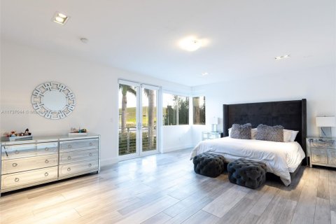 Купить виллу или дом в Дорал, Флорида 6 спален, 452.81м2, № 1958609 - фото 13