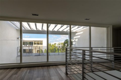 Купить виллу или дом в Дорал, Флорида 6 спален, 452.81м2, № 1958609 - фото 11