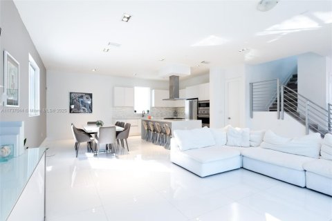 Купить виллу или дом в Дорал, Флорида 6 спален, 452.81м2, № 1958609 - фото 7