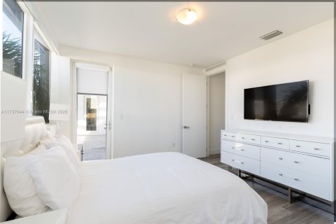 Купить виллу или дом в Дорал, Флорида 6 спален, 452.81м2, № 1958609 - фото 22