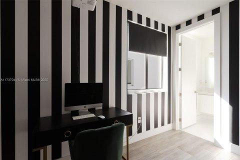 Купить виллу или дом в Дорал, Флорида 6 спален, 452.81м2, № 1958609 - фото 20