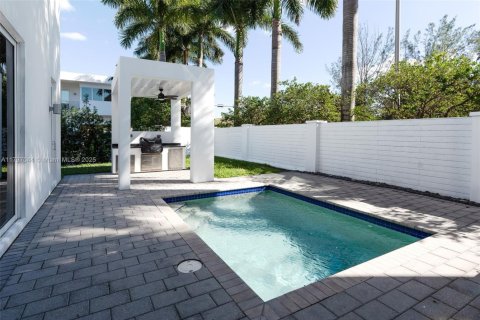 Купить виллу или дом в Дорал, Флорида 6 спален, 452.81м2, № 1958609 - фото 5