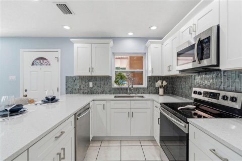 Villa ou maison à vendre à Pinellas Park, Floride: 4 chambres, 136.1 m2 № 2389163 - photo 9