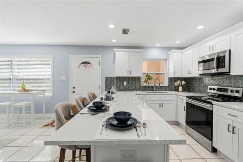 Villa ou maison à vendre à Pinellas Park, Floride: 4 chambres, 136.1 m2 № 2389163 - photo 8