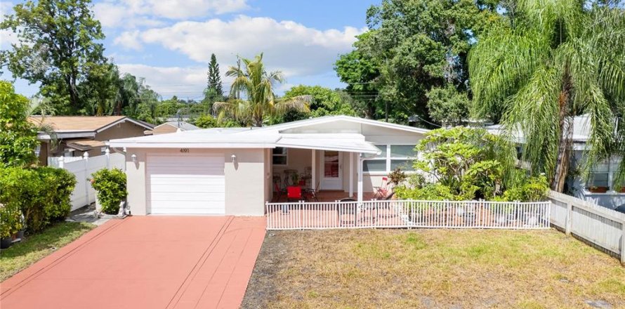 Villa ou maison à Pinellas Park, Floride 4 chambres, 136.1 m2 № 2389163
