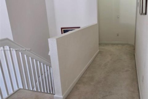 House in Miami, Florida 5 bedrooms, 231.51 sq.m. № 1979424 - photo 26