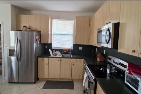 House in Miami, Florida 5 bedrooms, 231.51 sq.m. № 1979424 - photo 13