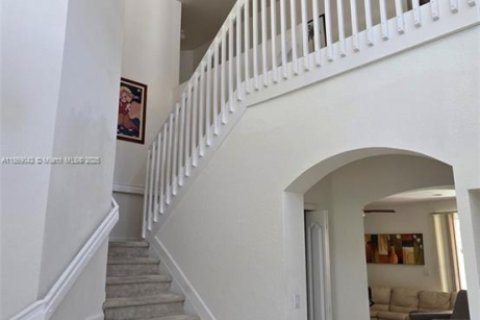 House in Miami, Florida 5 bedrooms, 231.51 sq.m. № 1979424 - photo 22