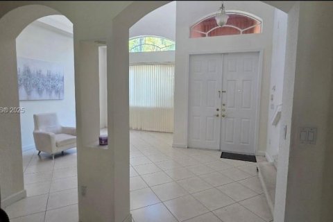 House in Miami, Florida 5 bedrooms, 231.51 sq.m. № 1979424 - photo 6