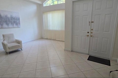 House in Miami, Florida 5 bedrooms, 231.51 sq.m. № 1979424 - photo 8