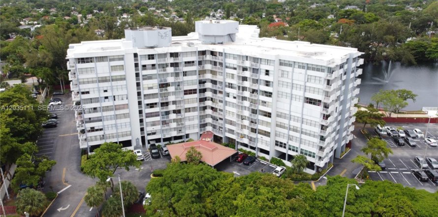Condo in Miami, Florida, 2 bedrooms № 2253640