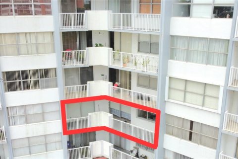 Condo in Miami, Florida, 2 bedrooms № 2253640 - photo 14