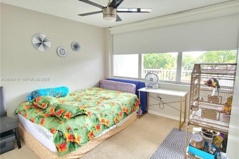 Condo in Miami, Florida, 2 bedrooms № 2253640 - photo 11