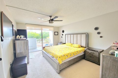 Condo in Miami, Florida, 2 bedrooms № 2253640 - photo 9