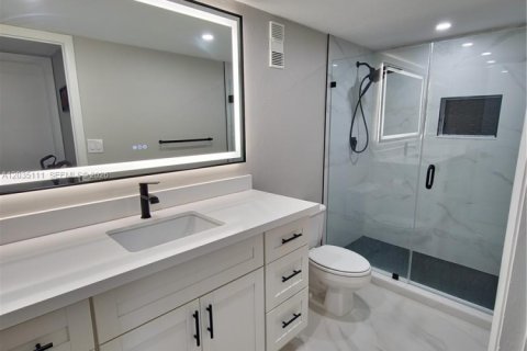 Condo in Miami, Florida, 2 bedrooms № 2253640 - photo 12