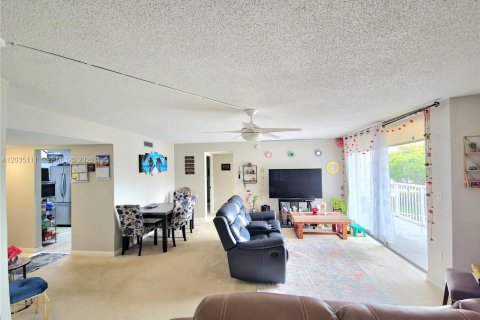 Condo in Miami, Florida, 2 bedrooms № 2253640 - photo 7