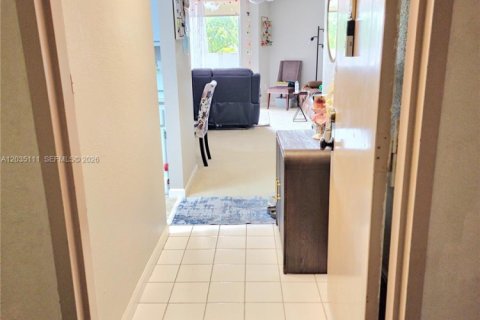 Condo in Miami, Florida, 2 bedrooms № 2253640 - photo 5