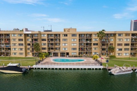 Copropriété à louer à Hallandale Beach, Floride: 2 chambres, 112.6 m2 № 2002147 - photo 4