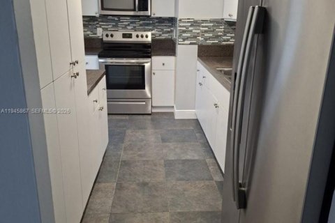 Copropriété à louer à Hallandale Beach, Floride: 2 chambres, 112.6 m2 № 2002147 - photo 17