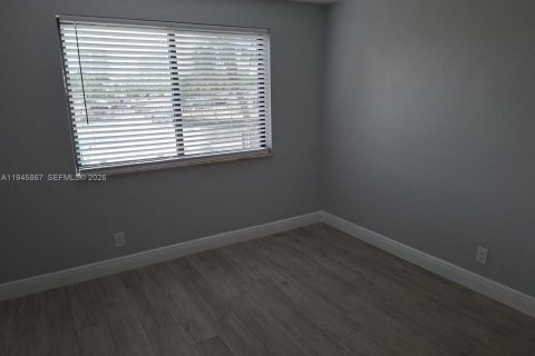 Copropriété à louer à Hallandale Beach, Floride: 2 chambres, 112.6 m2 № 2002147 - photo 15