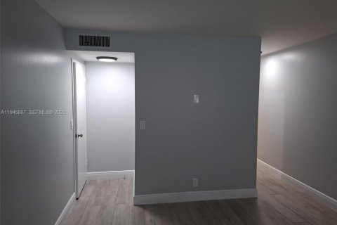 Copropriété à louer à Hallandale Beach, Floride: 2 chambres, 112.6 m2 № 2002147 - photo 21