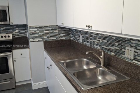 Copropriété à louer à Hallandale Beach, Floride: 2 chambres, 112.6 m2 № 2002147 - photo 26