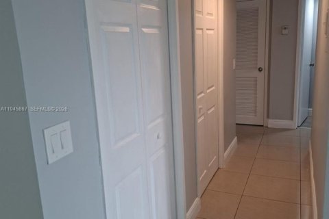 Copropriété à louer à Hallandale Beach, Floride: 2 chambres, 112.6 m2 № 2002147 - photo 13