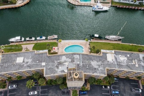 Copropriété à louer à Hallandale Beach, Floride: 2 chambres, 112.6 m2 № 2002147 - photo 8