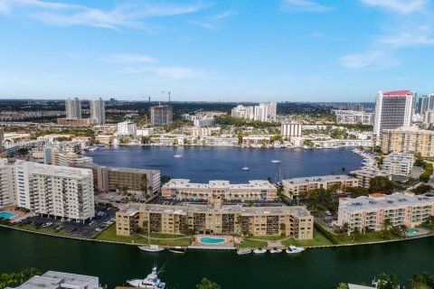 Copropriété à louer à Hallandale Beach, Floride: 2 chambres, 112.6 m2 № 2002147 - photo 6