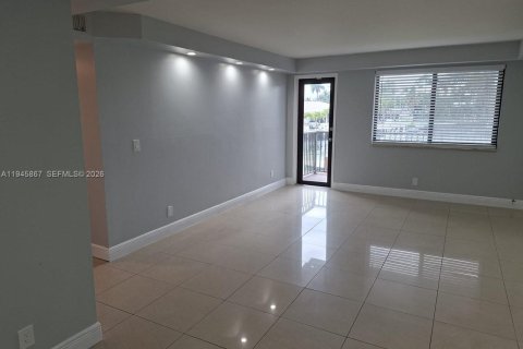 Copropriété à louer à Hallandale Beach, Floride: 2 chambres, 112.6 m2 № 2002147 - photo 11