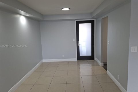 Copropriété à louer à Hallandale Beach, Floride: 2 chambres, 112.6 m2 № 2002147 - photo 19