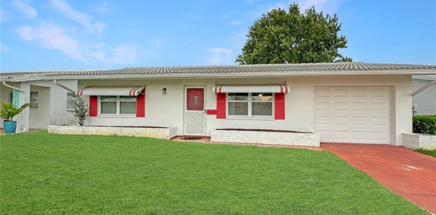 House in Pinellas Park, Florida 2 bedrooms, 99.68 sq.m. № 1561940