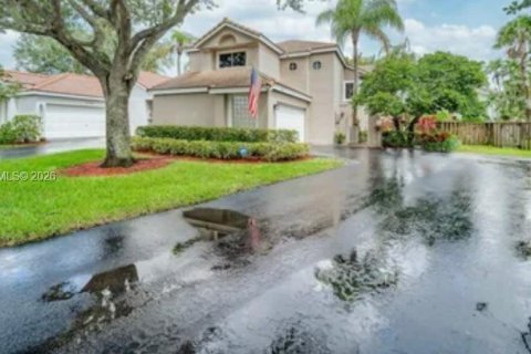 House in Plantation, Florida 3 bedrooms, 203.18 sq.m. № 2260340