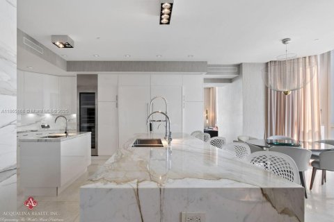 Condominio en alquiler en Sunny Isles Beach, Florida, 4 dormitorios, 428.19 m2 № 2016029 - foto 28