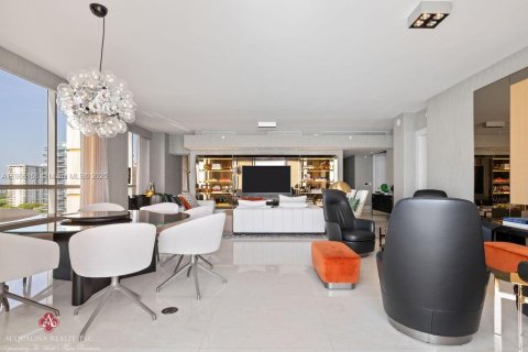 Condominio en alquiler en Sunny Isles Beach, Florida, 4 dormitorios, 428.19 m2 № 2016029 - foto 15