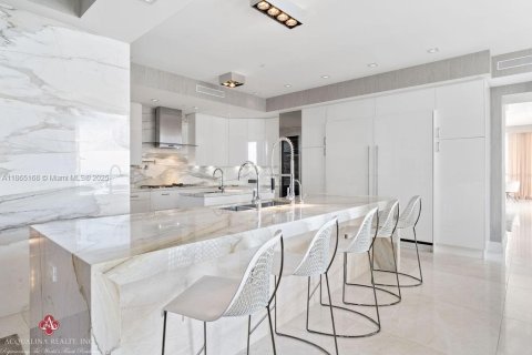 Condominio en alquiler en Sunny Isles Beach, Florida, 4 dormitorios, 428.19 m2 № 2016029 - foto 24