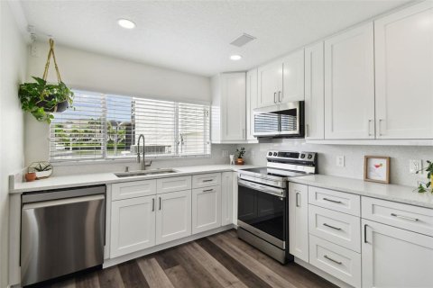 Townhouse in Tampa, Florida 2 bedrooms, 131.92 sq.m. № 1793406 - photo 7