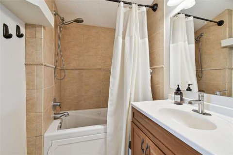 Townhouse in Tampa, Florida 2 bedrooms, 131.92 sq.m. № 1793406 - photo 27