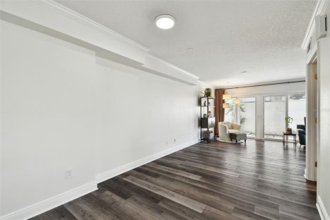 Townhouse in Tampa, Florida 2 bedrooms, 131.92 sq.m. № 1793406 - photo 13