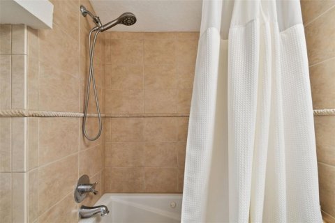 Townhouse in Tampa, Florida 2 bedrooms, 131.92 sq.m. № 1793406 - photo 28