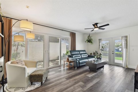 Townhouse in Tampa, Florida 2 bedrooms, 131.92 sq.m. № 1793406 - photo 16