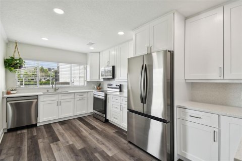 Townhouse in Tampa, Florida 2 bedrooms, 131.92 sq.m. № 1793406 - photo 6
