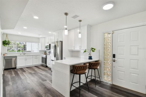 Townhouse in Tampa, Florida 2 bedrooms, 131.92 sq.m. № 1793406 - photo 5