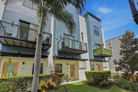 Touwnhouse à louer à Tampa, Floride: 2 chambres, 162.39 m2 № 2410455 - photo 3