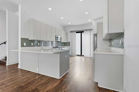 Touwnhouse à louer à Tampa, Floride: 2 chambres, 162.39 m2 № 2410455 - photo 17