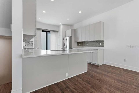 Touwnhouse à louer à Tampa, Floride: 2 chambres, 162.39 m2 № 2410455 - photo 11
